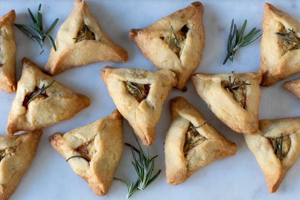 Savoury vegan goat cheese and tomato hamantaschen - Purim