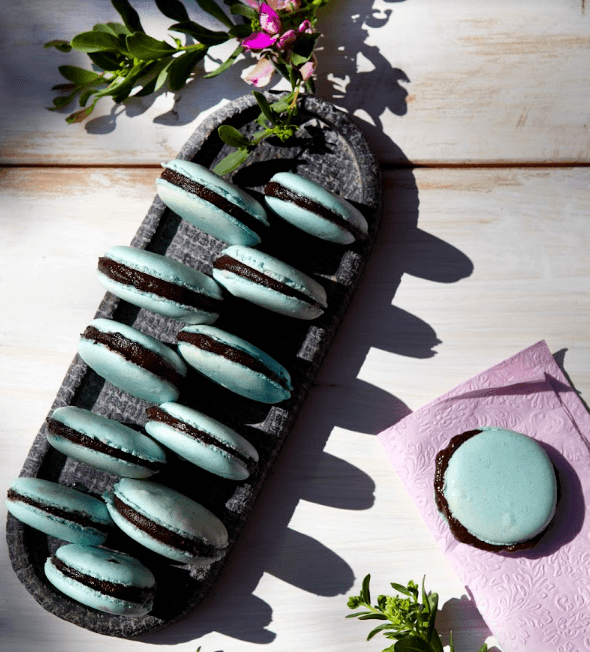 Choco blue macarons